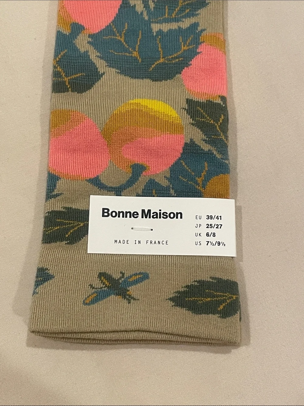 New Bonne Madison Women’s Peach Pattern Crew Socks